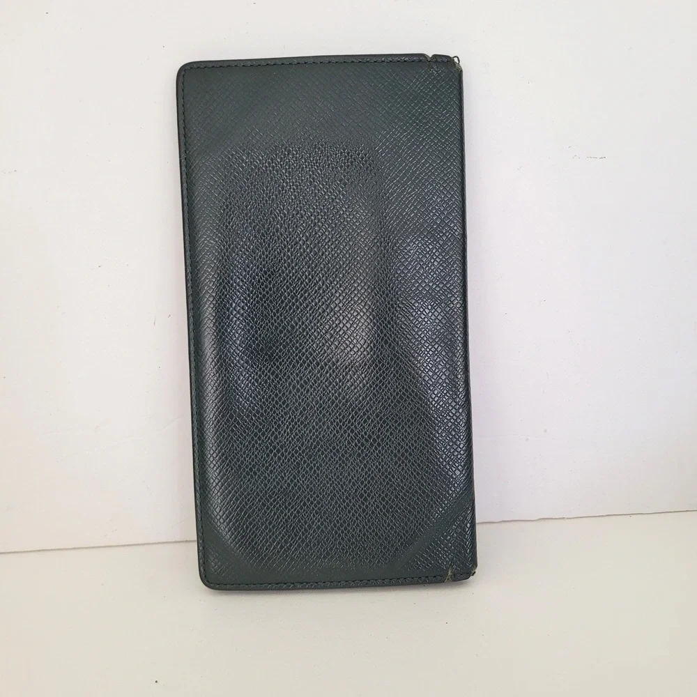 Louis Vuitton Taiga Long Wallet Bifold Green Leather MI0935 Made in France